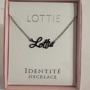 Identite necklace Lottie